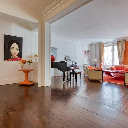 アパート Proche Champs Elysee, Superbe Appartement. パリ