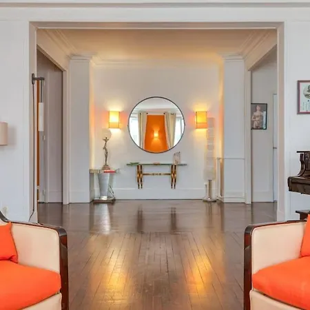 Proche Champs Elysee, Superbe Appartement. アパート
